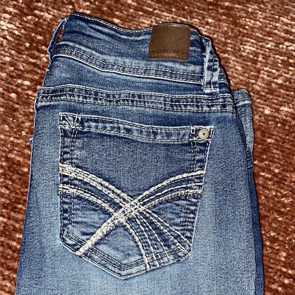 Wallflower Luscious Fit Boot Cut Jeans- Size 28